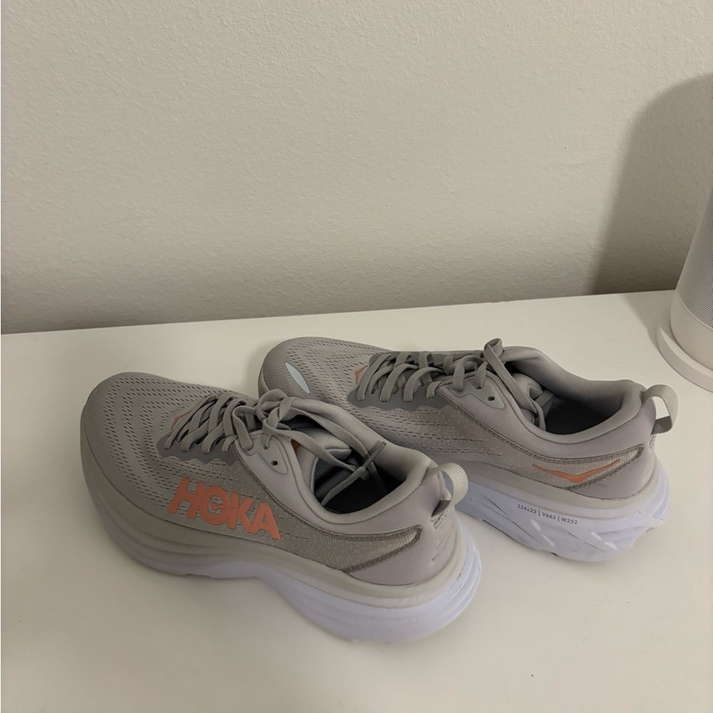 BONDI 8 Hoka’s (Women’s Size 8.5)